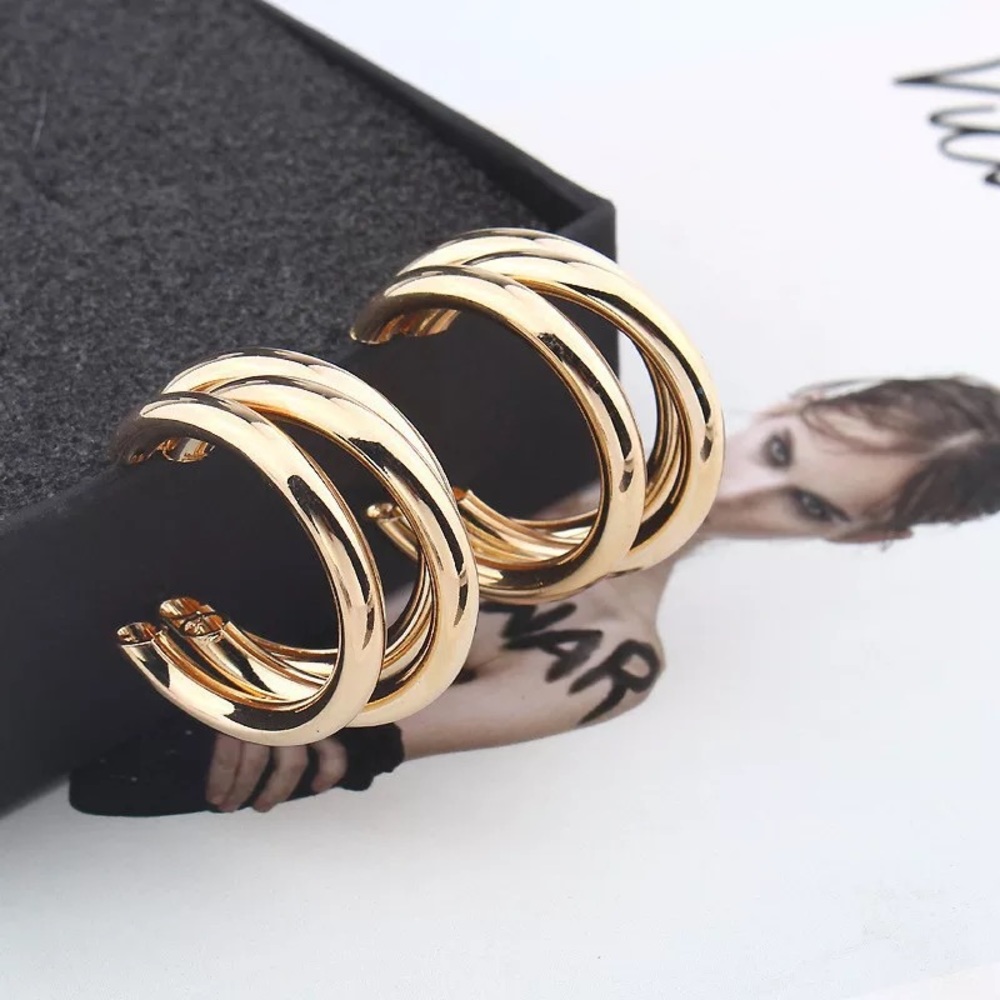 Gold tri small hoop earrings